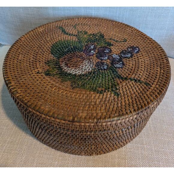 Vintage Woven Wicker Round Sewing Basket with Painted Lid 11.5" Diameter - Picture 3 of 14